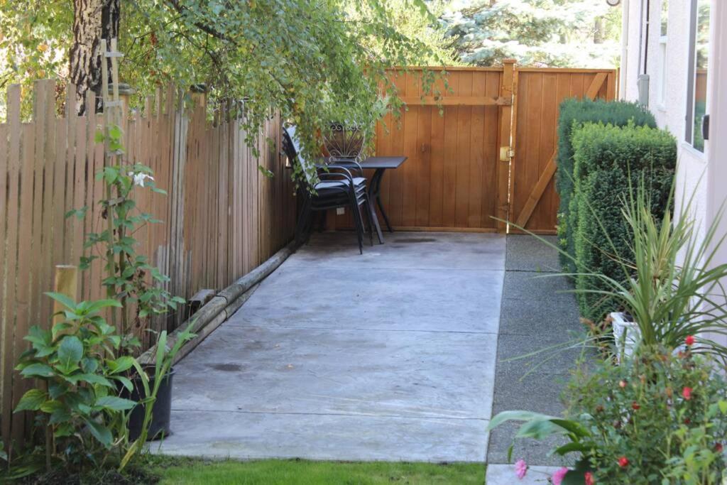 Memory Lane Guest Suite Sooke Exterior foto